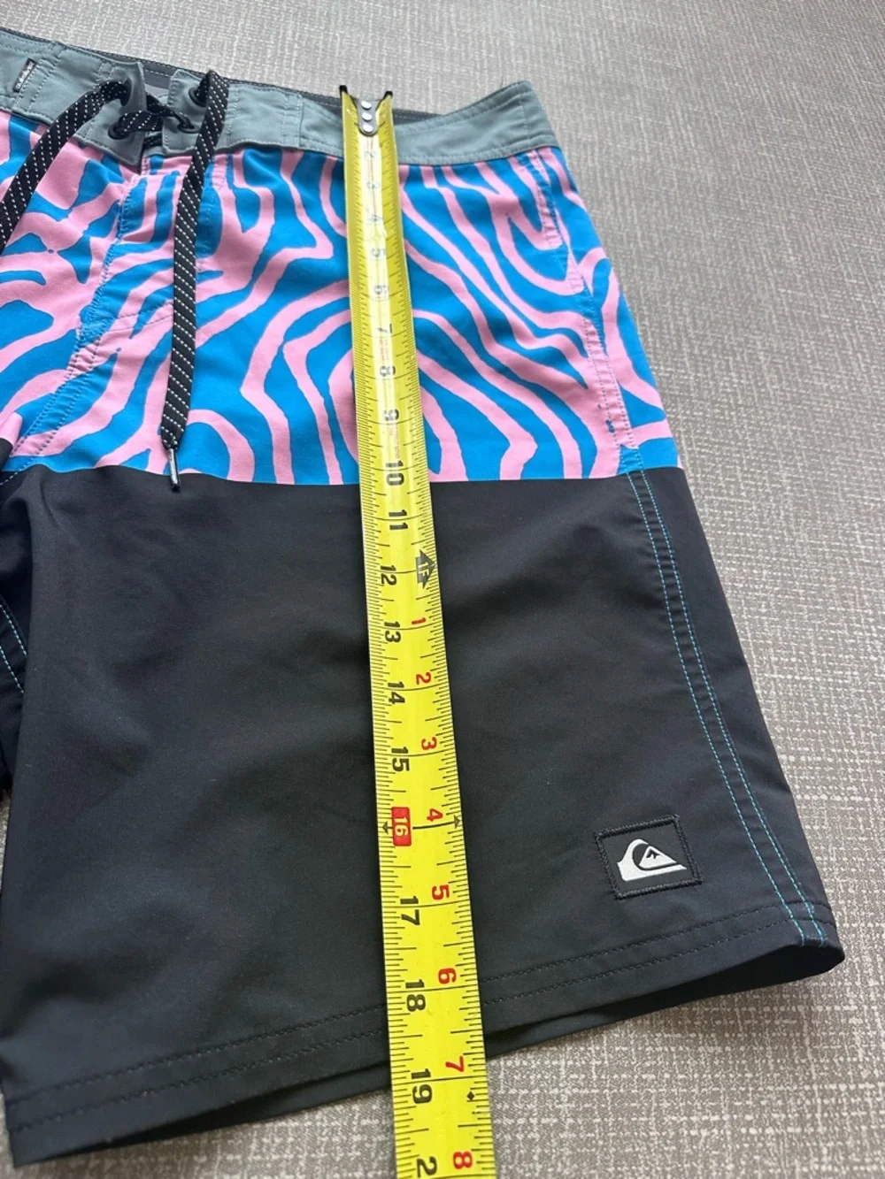 Quiksilver Men’s Size 32 SurfSilk Board Shorts Pink‎ Blue Zebra Swim Trunks